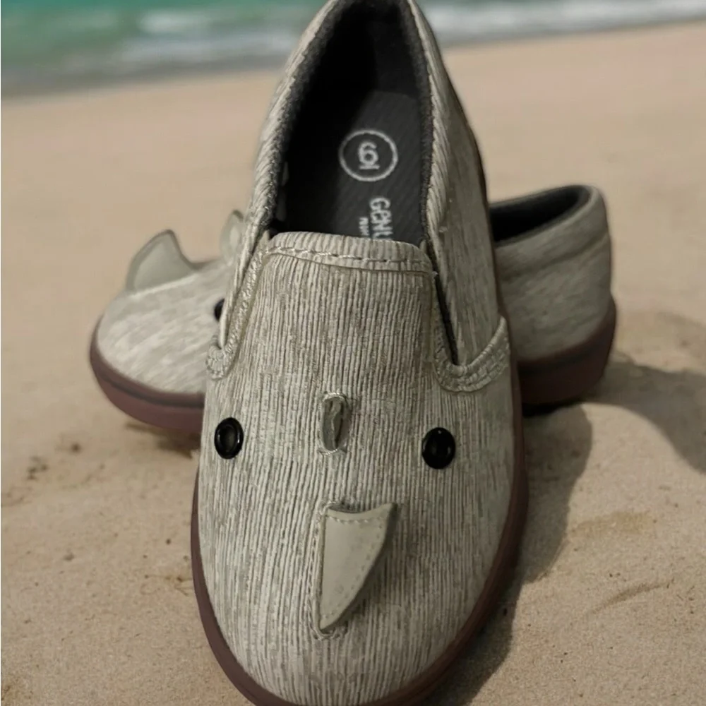 Oshkosh Rhino Slip-On Kids Shoes - Gray. Like new. Size 6.